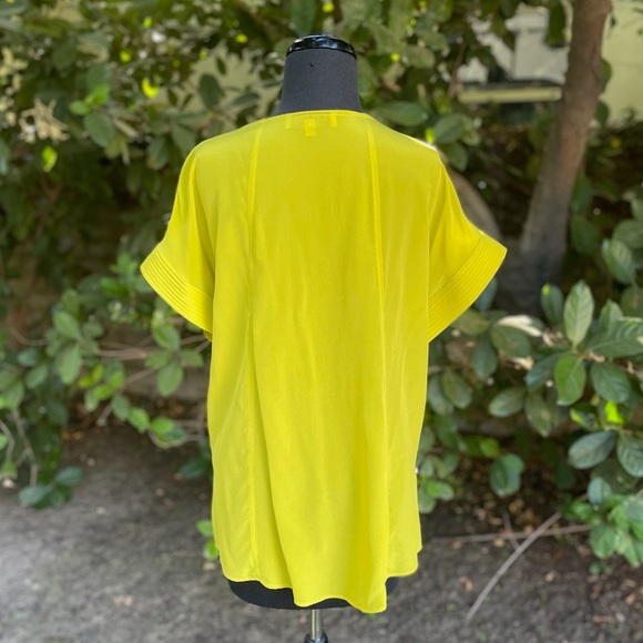 Inclan Studio short sleeve silk blouse with stitching embellishment - size XS - Picture 3 of 4